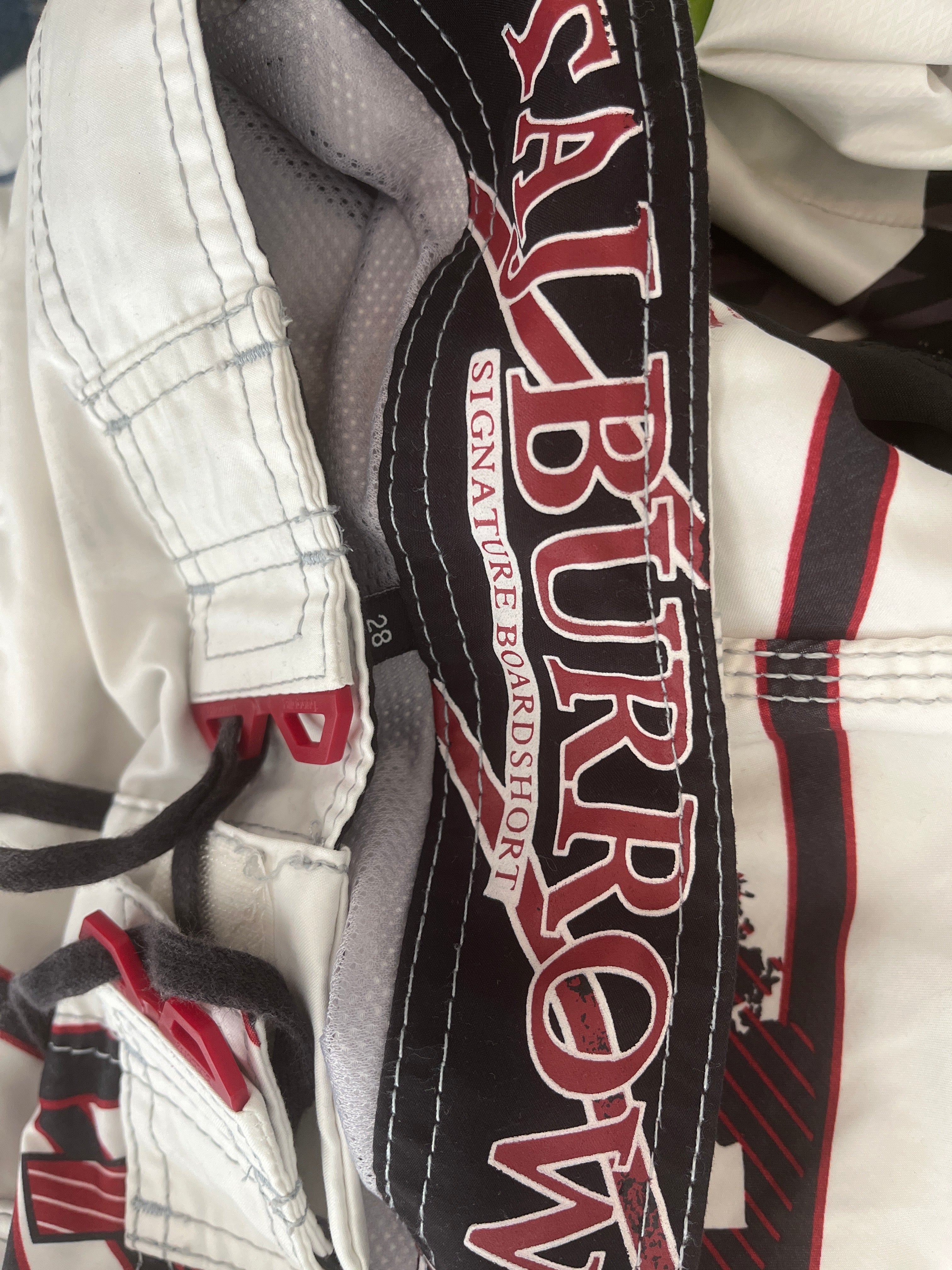 Bermuda Vintage Billabong x Taj Burrow Signature Series (28) "C: 72 L:50"